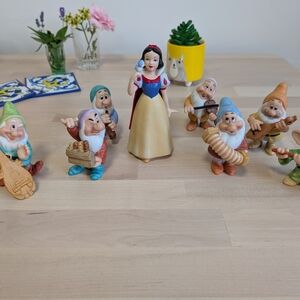 Cermaic Disney Snow White and the Seven Dwarfs Figurine Set
